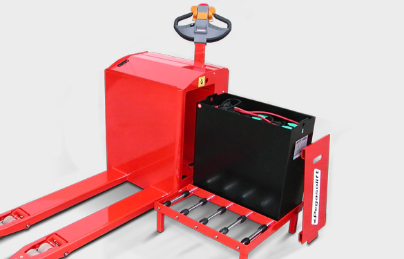 Pallet truck with quick change of battery